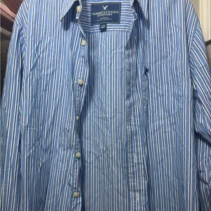 American Eagle Outfitters Men's Blue and White Striped Shirt